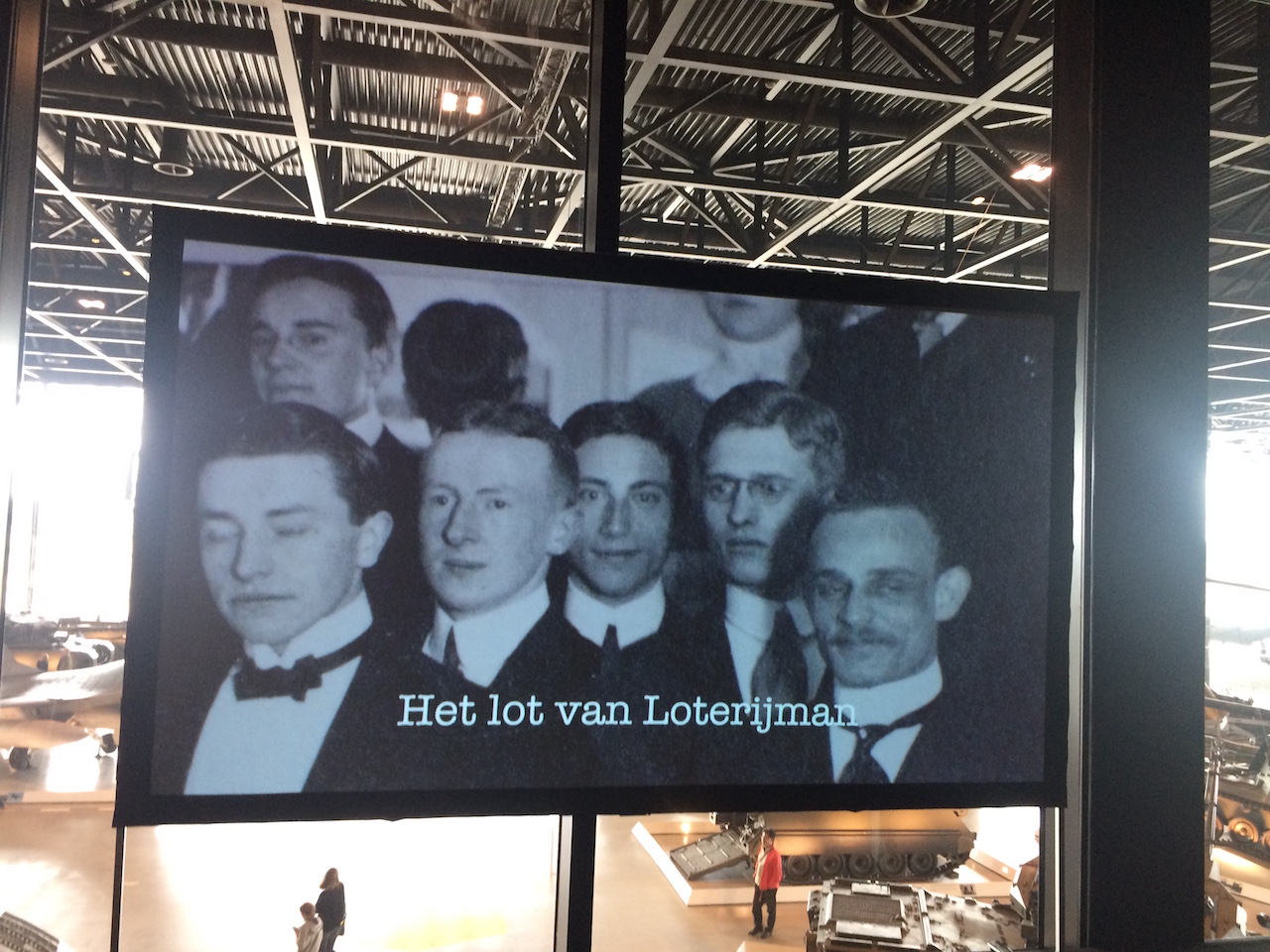 Met het gordijn open